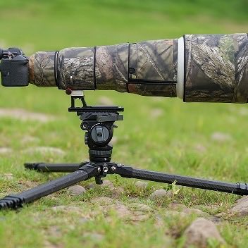 FotoproJapan's tweet photo. ローアングルでもしっかり固定
芝の中から決定的な瞬間を
O-9が、低いアングルでも安定させてくれる
#fotopro #fotoprojapan https://t.co/kZBs4kLhor