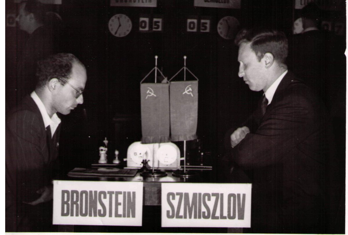 dgriffinchess's tweet image. On this day in 1950: David Bronstein faces Vasily Smyslov in the 11th round of the inaugural FIDE Candidates' tournament, in Budapest. Bronstein won this game, on his way to sharing 1st-2nd place with Isaac Boleslavsky.
(📷: Yuri Averbakh archive.) #chess