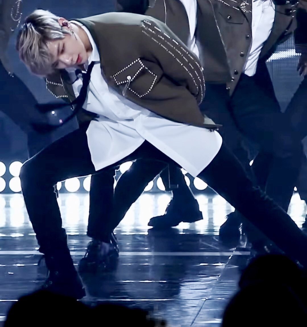 달밤 tweet media