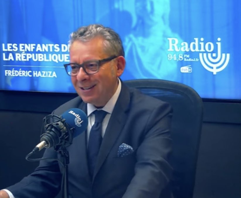 frhaz's tweet photo. Le lien vidéo vers « Les Enfants de la République » (#LEDLR) de ce dimanche 3 mai sur @RadioJFrance est à retrouver à l’adresse YouTube : https://t.co/rx3hezst54 . Invité : @GilbertCollard pour son livre « Indéfendables mémoires» publié chez @MareuilEditions https://t.co/mmMuDjOGAk