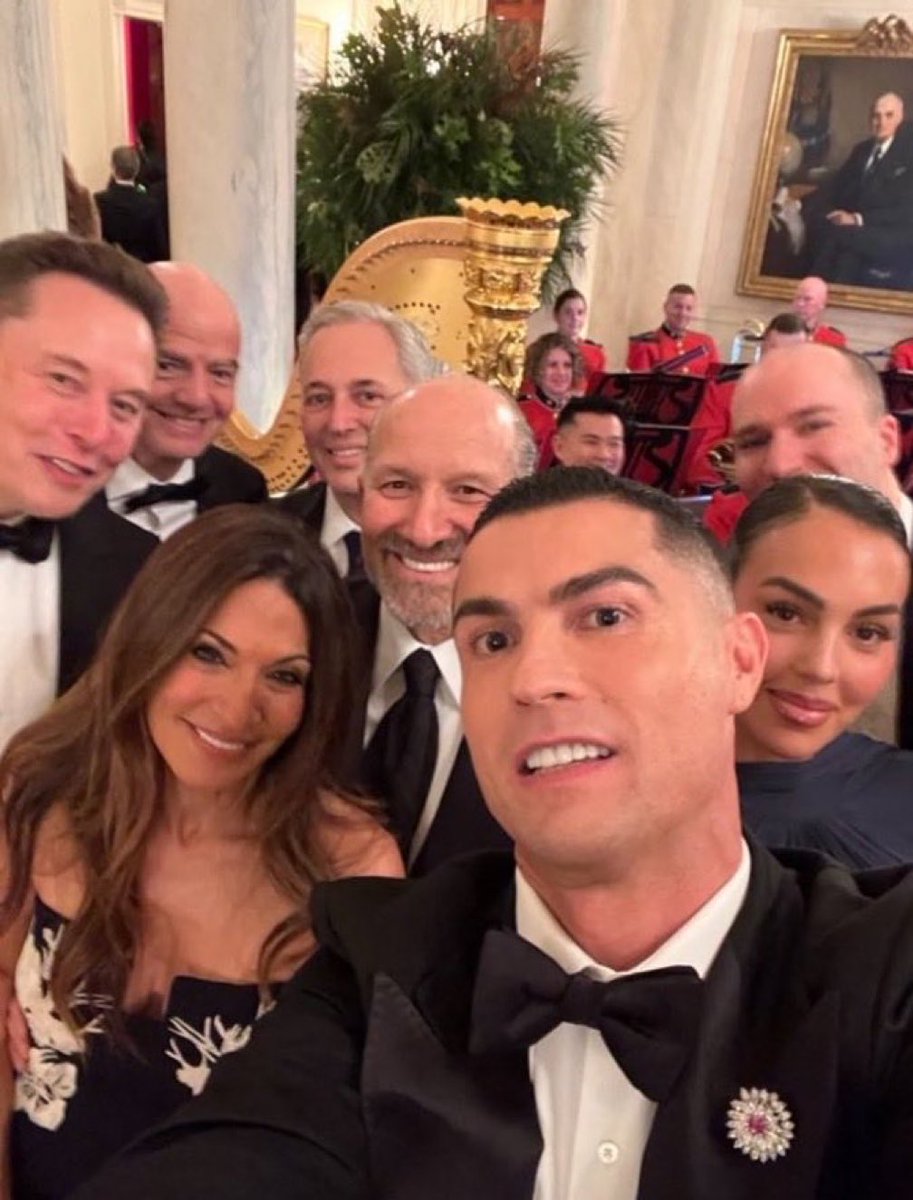 Lea tweet media