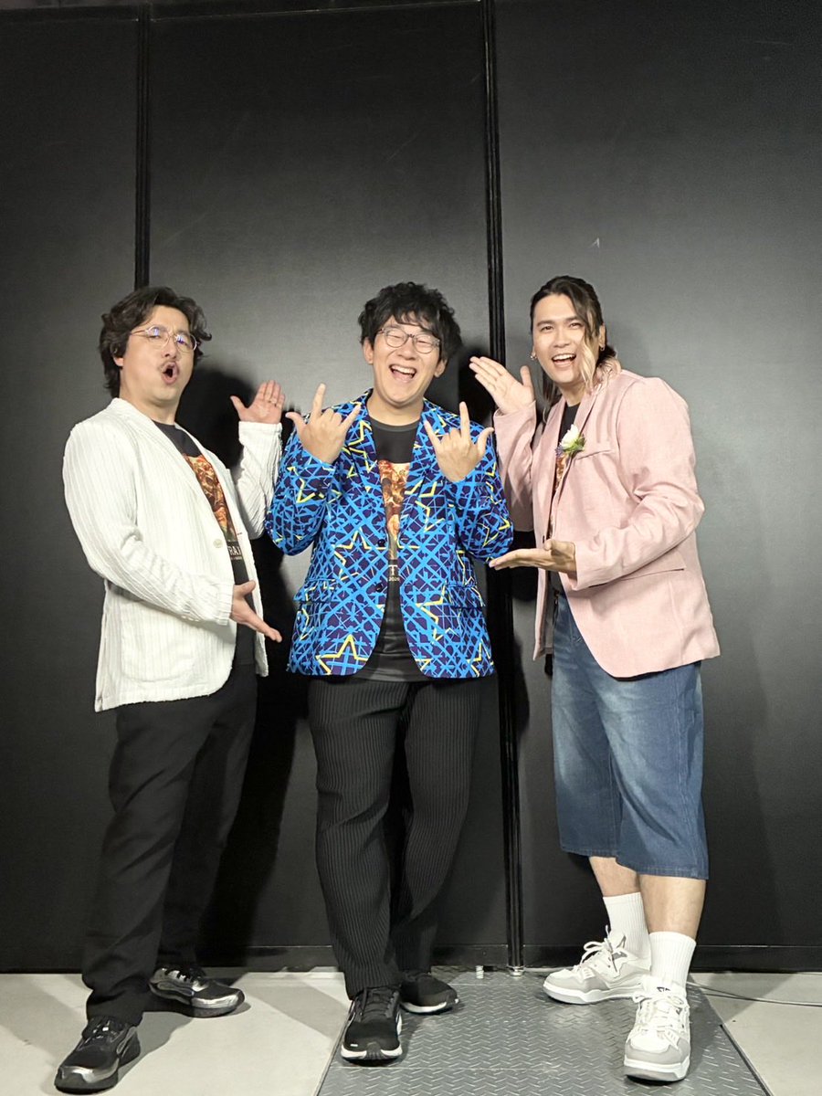 石井マーク tweet media
