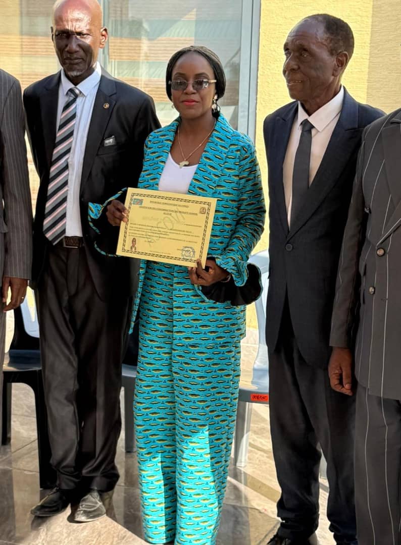 acprdcongo's tweet image. #RDC : Un diplôme d'excellence a été décerné à une  journaliste de l'Agence congolaise de presse (#ACP), évoluant au desk culture et musique, par l'Association des droits des consommateurs des produits vivriers (#Ascovi) pour son engagement dans la protection des consommateurs en