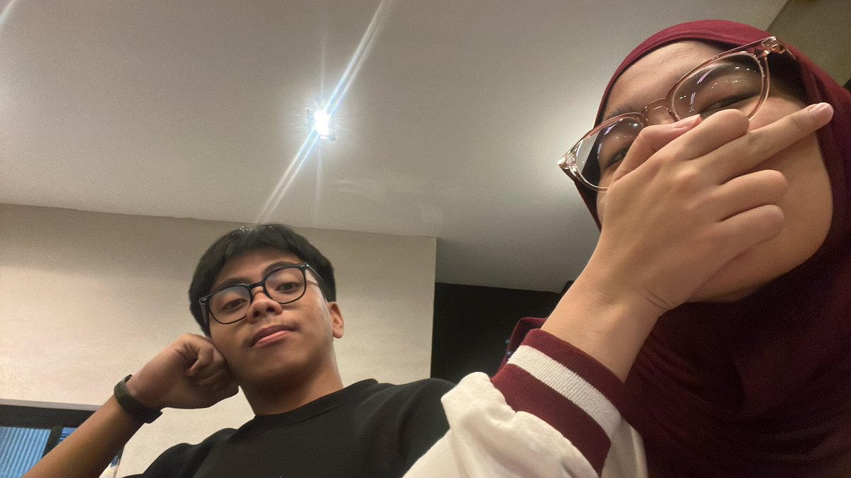 karinnnn tweet media