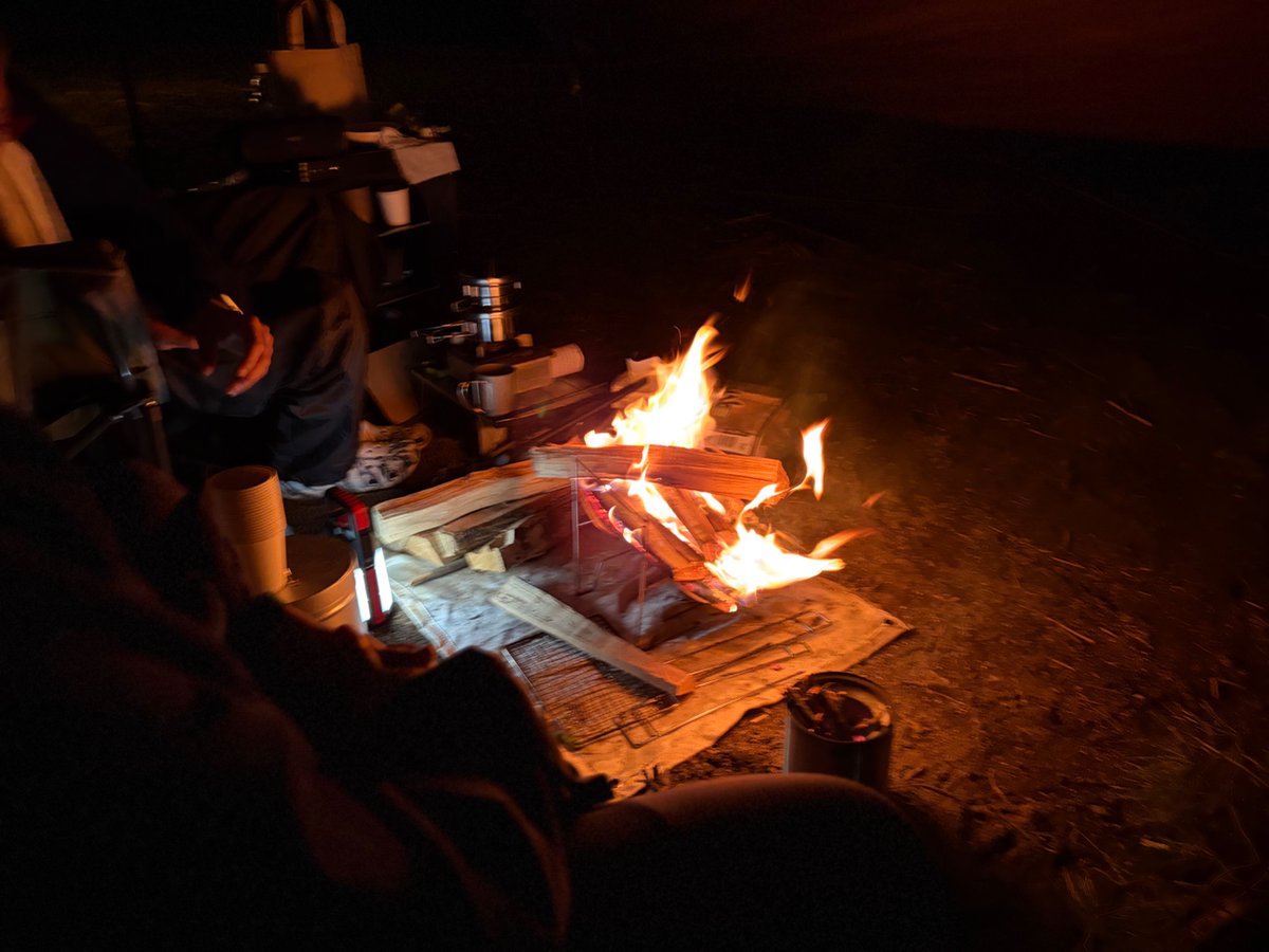 同僚に誘われてキャンプをしている
🏕️🪵🔥

久しぶりのキャンプだから超楽しい😊
