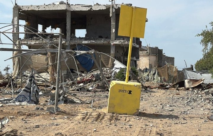 PAOTZEPG's tweet image. Hello @BoardOfPeace and @NCAG. In case you were busy snoozing off when you should be working, the @IDF thievery thugs are playing "cheat and steal checkers" with the yellow cubes.
💡 Don't cry foul if FPV drones take care of the thieves for you.
#Iran #Gaza #WestBank