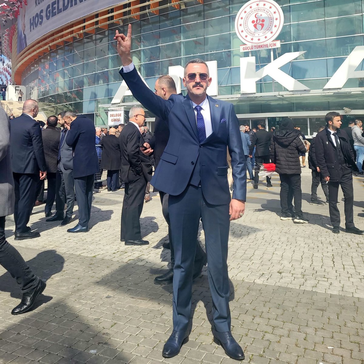 Türk'üz, Türkçüyüz, Atatürkçüyüz; kaynağını Türk-İslam ülküsünden almış, rehberi Kur'an, hedefi Turan olan Türk milliyetçileriyiz. 

Kutlu olsun Türk'ün diriliş günü 3 Mayıs 🇹🇷