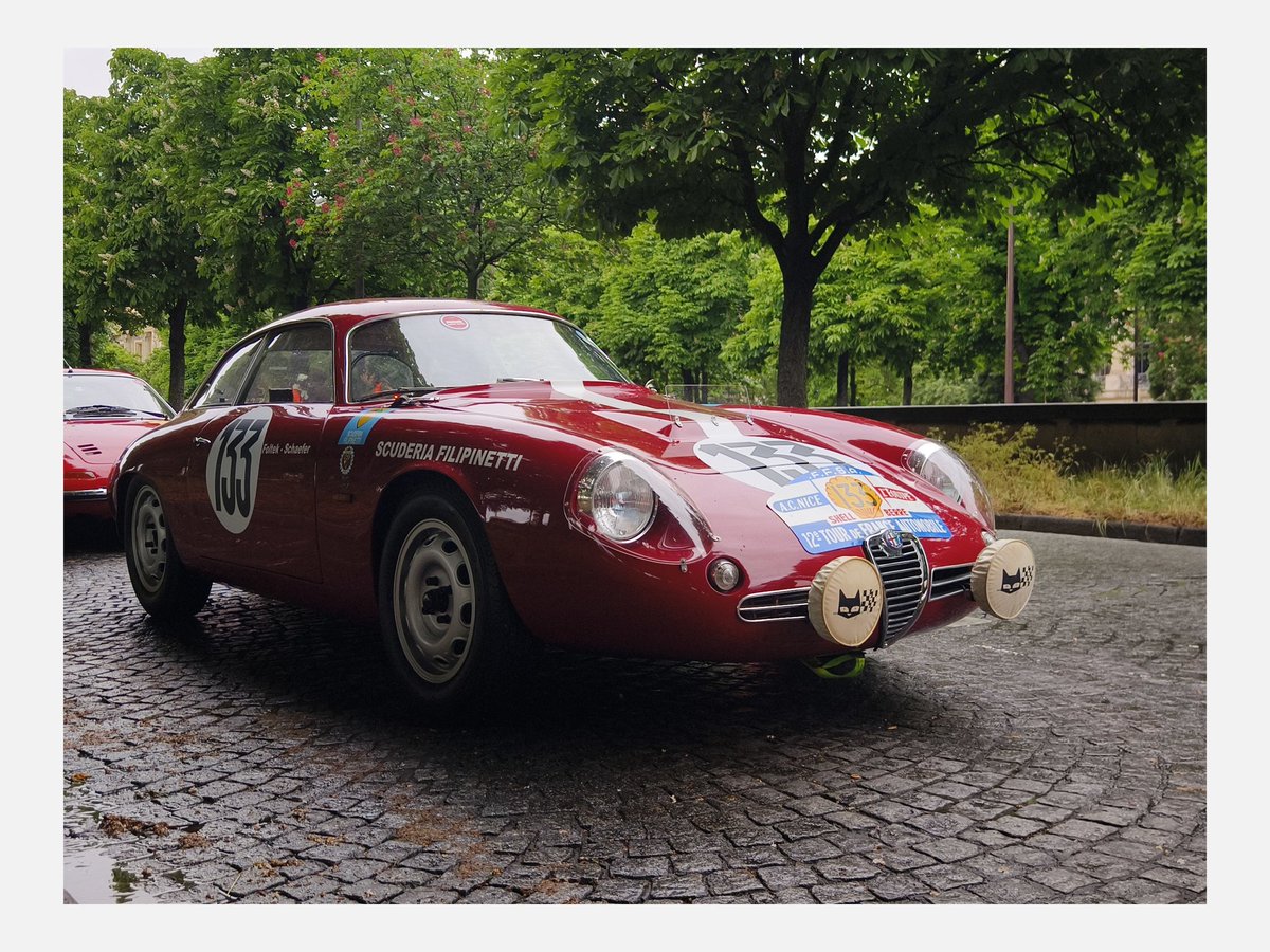 jpb_foto's tweet image. ...and then catching an unexpected gathering of #vintage #cars during our city run, #paris #tourauto more pictures and videos later... #apinuninparis 
@aui_kumjing