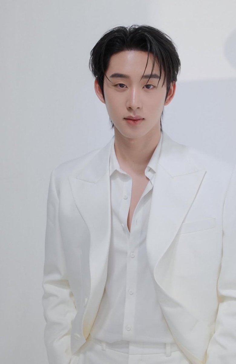 Madmee_WP's tweet image. สว่างออร่าเป็นแก้วเป็นแสงมาก✨✨

#MyskinfeelsthelightEST 
#EstxINGU #est_rvp