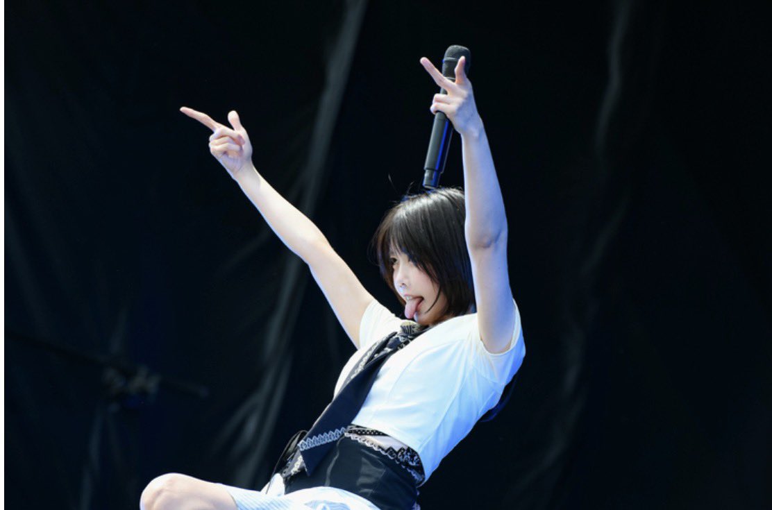 ライブの時のあのちゃんて なんでこんなにも かっこよくて綺麗で