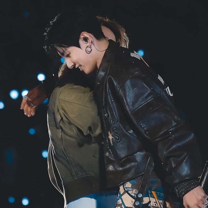 hourly jikook concerts tweet media