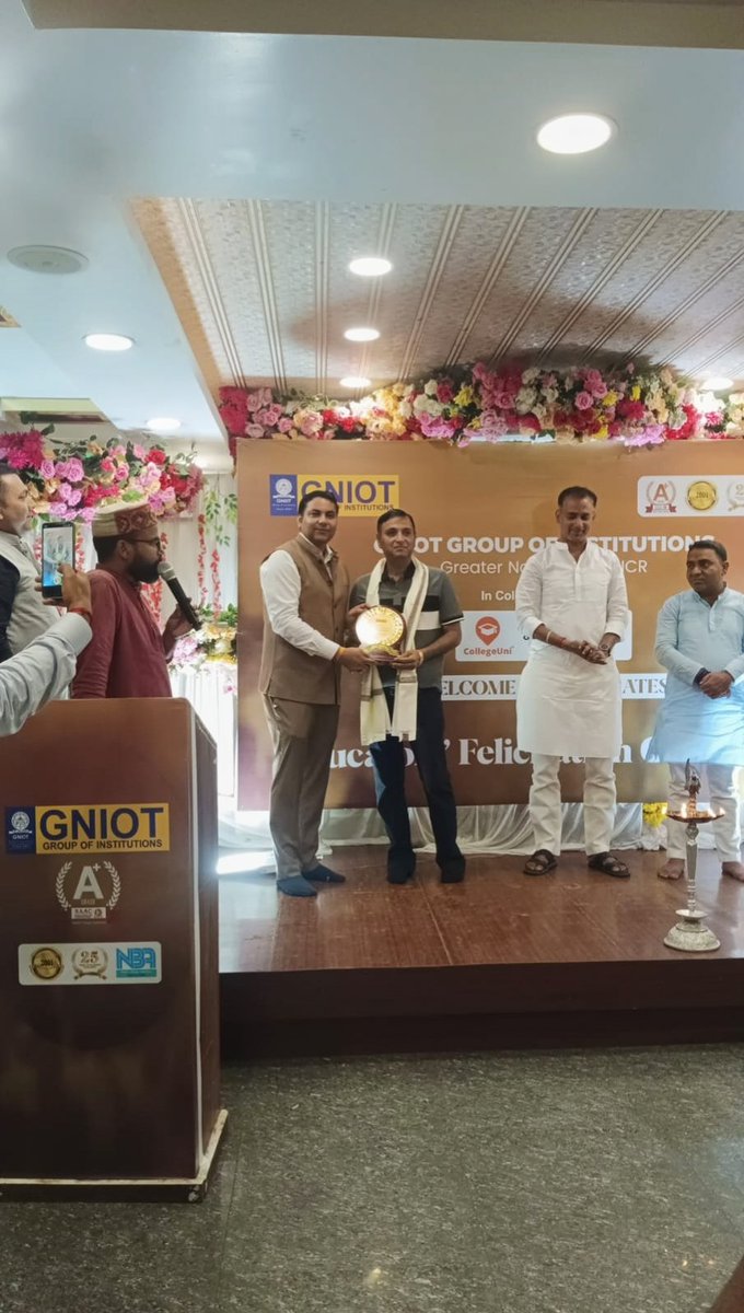SunilPathak015's tweet photo. कल #आरा होटल ग्रांड में #greater #Noida #institute of #technology #GNIOT के द्वारा एक #सेमिनार का आयोजन किया गया , जिसमें अतिथि के रूप में सामिल होकर दीप प्रज्ज्वलित कर #उद्घाटन किया गया । https://t.co/PazABui6jL