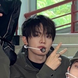 냥녕닝 tweet media