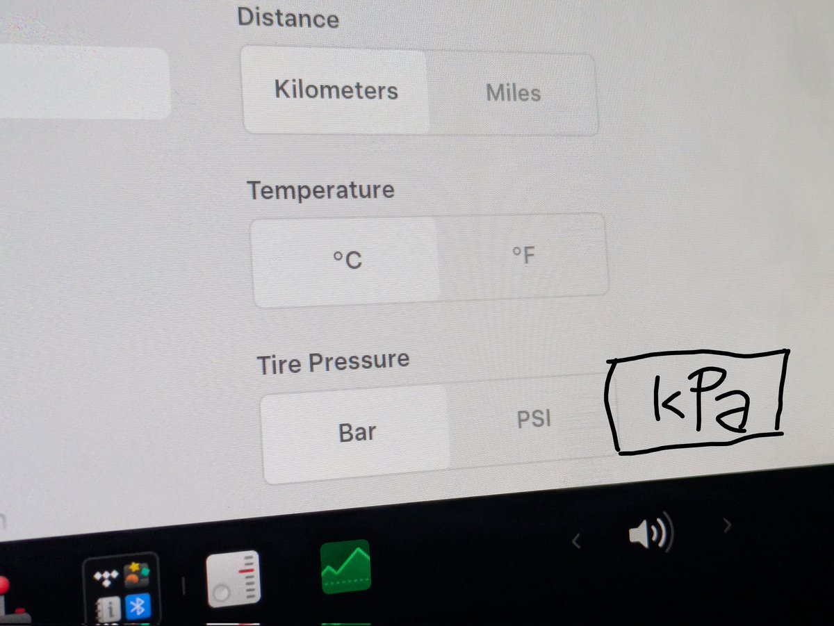 T_Hellehaven's tweet photo. @Tesla 
Tire pressure [kPa]? Please? https://t.co/EQfRnQpOYZ