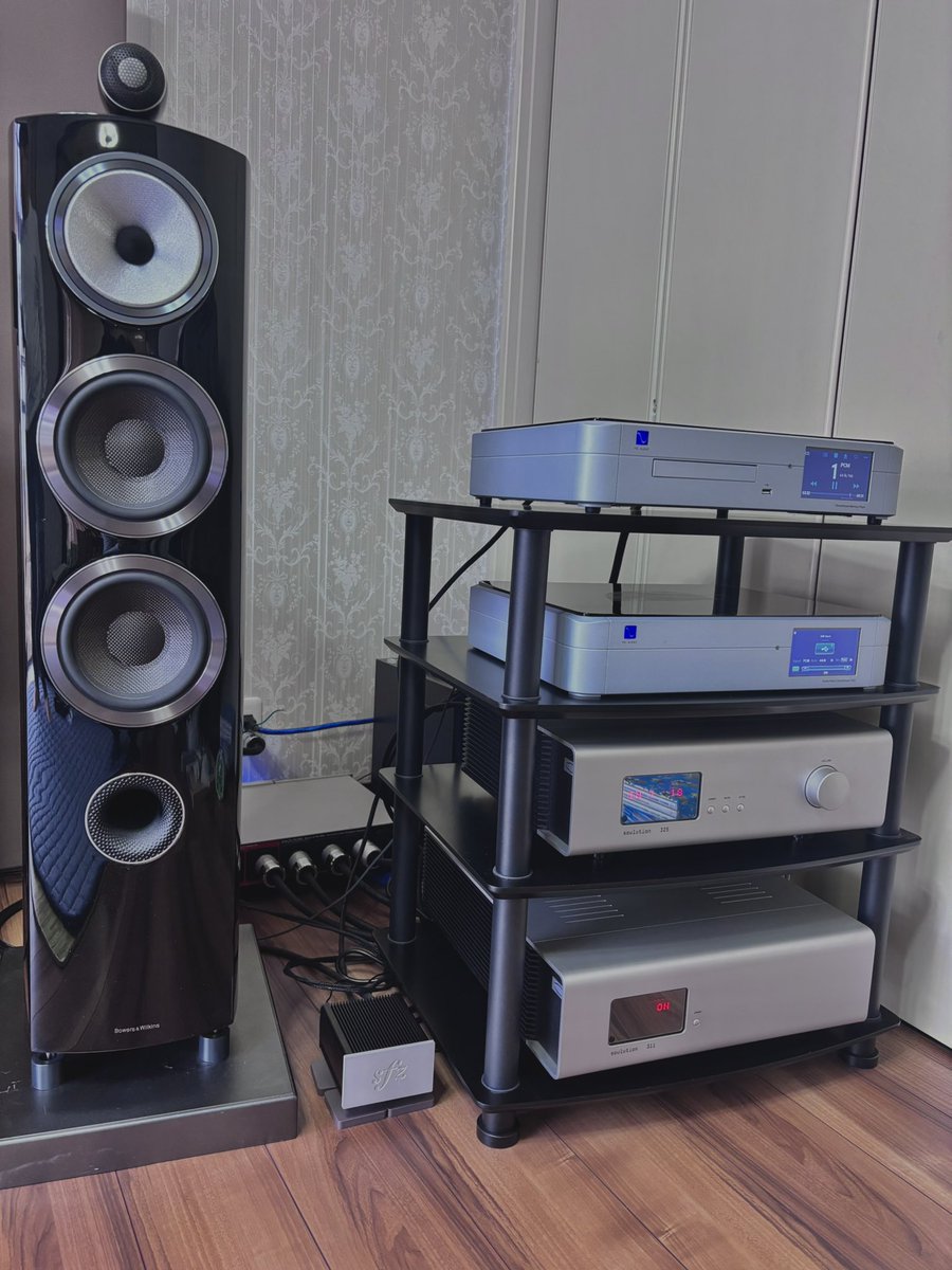 maxaudio_'s tweet photo. 【小倉本店】
いつもお世話になっているO様邸にSoulution325プリと311パワーアンプをセッティングしてきました‼️このセカンド？サード？システムも段々と音が良くなってきましたね‼️
#マックスオーディオ　#maxaudio
#セパレートアンプ　#soulution https://t.co/pVDFl7JCA0