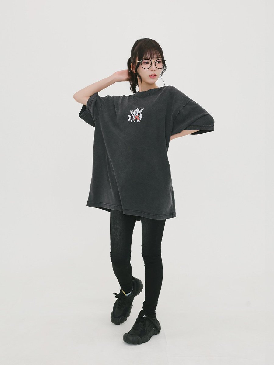 KunNeetClub's tweet photo. 【着用写真】

モデル：この（HT158cm）

▼着用
1,2枚目：駄personズTシャツ / SHORT
3,4枚目：駄personズTシャツ/ BIG https://t.co/n0UXqaqS3u