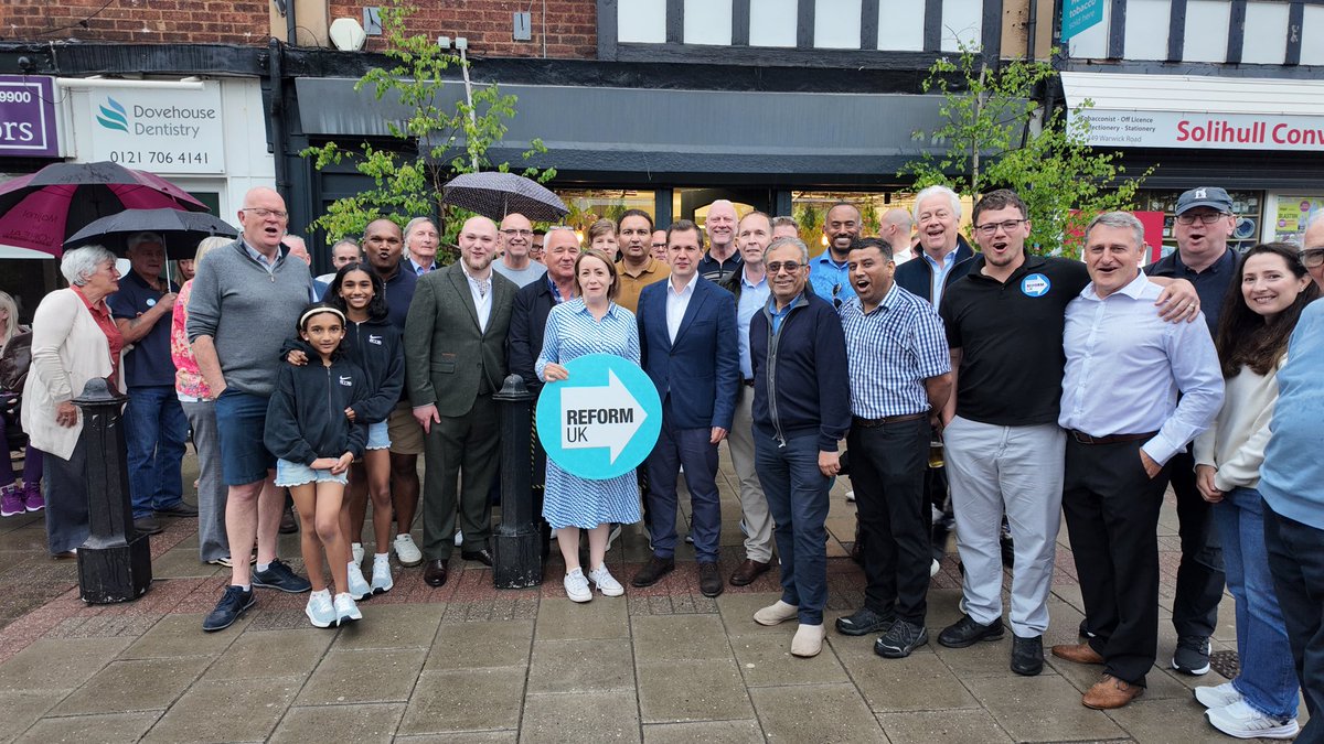 alexinsley's tweet image. Yesterday in #Solihull, the local Reform UK branch mobilised for a final campaign push ahead of the local elections. 

We were pleased to welcome @RobertJenrick, who addressed the urgent need for a new direction in our borough. 

After 14 years of the current administration,