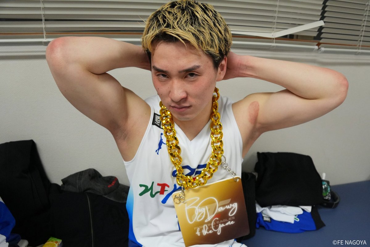 FE_758's tweet image. 勝利時のベストディフェンシブプレイヤーに送られる𝙱𝚒𝚐 𝙳𝚊𝚠𝚐 𝚘𝚏 𝚝𝚑𝚎 𝚐𝚊𝚖𝚎‼️

#ルーベン・ボイキン SVCはじめ、コーチ陣が選んだ𝙱𝚒𝚐 𝙳𝚊𝚠𝚐 𝚘𝚏 𝚝𝚑𝚎 𝚐𝚊𝚖𝚎は、、、
もちろんチーム全員👏
その中でも、高いインテンシティを見せた　#平松克樹 選手👑

#FE名古屋 #FEVER
