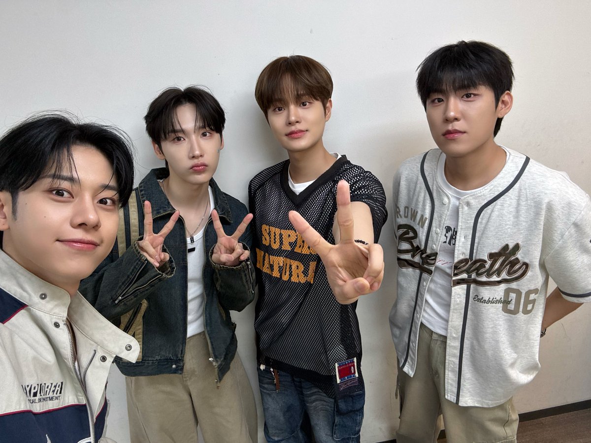 AB6IX tweet media