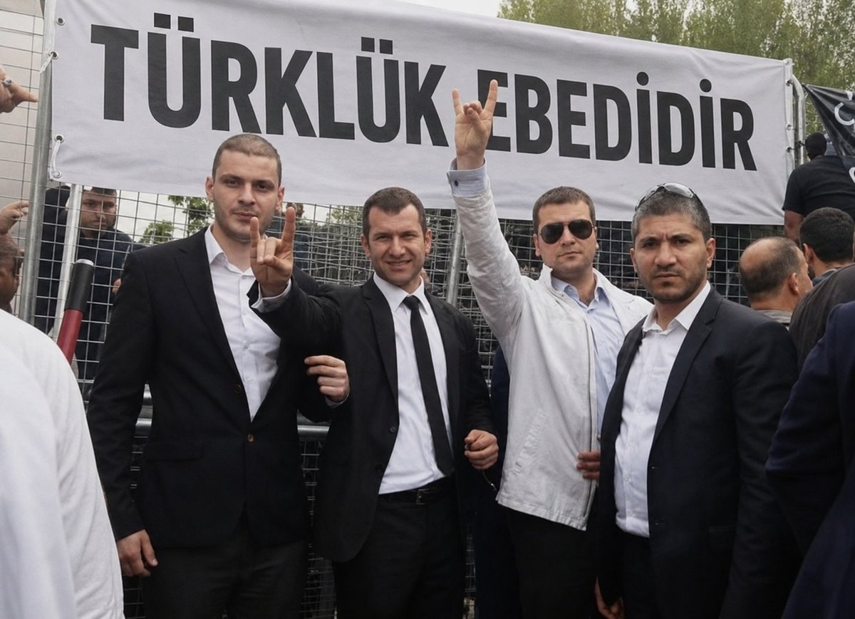 sertan67's tweet photo. 3 Mayıs;hücrelerde, tabutluklarda, aylarca hürriyetsiz yaşamış Türkçülerin şeref madalyasıdır.

3 Mayıs bir uyanıştır.
Kim olduğumuzu, nereden geldiğimizi ve neyi savunduğumuzu hatırlatan gündür,

Taş kırılır, tunç erir ama Türklük ebedidir,

#3MayısTürkçülerGünü kutlu olsun https://t.co/kWFrcba8Jv