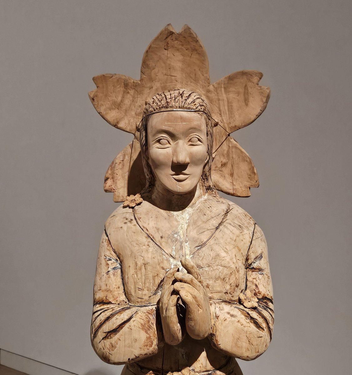 国立新美術館（六本木）で国展を見てきた。 職場の同僚が、彫刻部門で