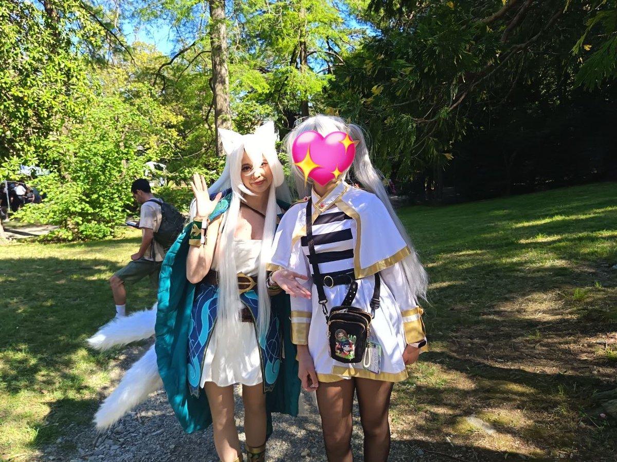 luu_exe's tweet photo. At yesterday convention i've found a Frieren cosplayer ! I can san that now we are both canon together!!
Btw im covering her face cuz she'a minor and she don't have social medias....
#solise #solisecosplay #frieren #afkjourneycosplay #frierencosplay https://t.co/NaWYa6X8mw