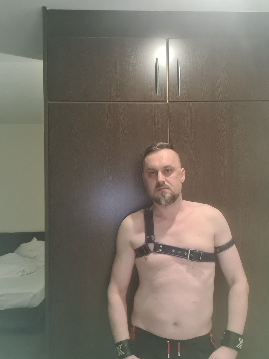 adonmalachit's tweet photo. @DiBreittmayer @jesushirayc geile Sau, mehr mals schon live im Sauna  gesehen , sehr sexi Typ bist du, grüsse aus Köln https://t.co/nI0nabeCQv