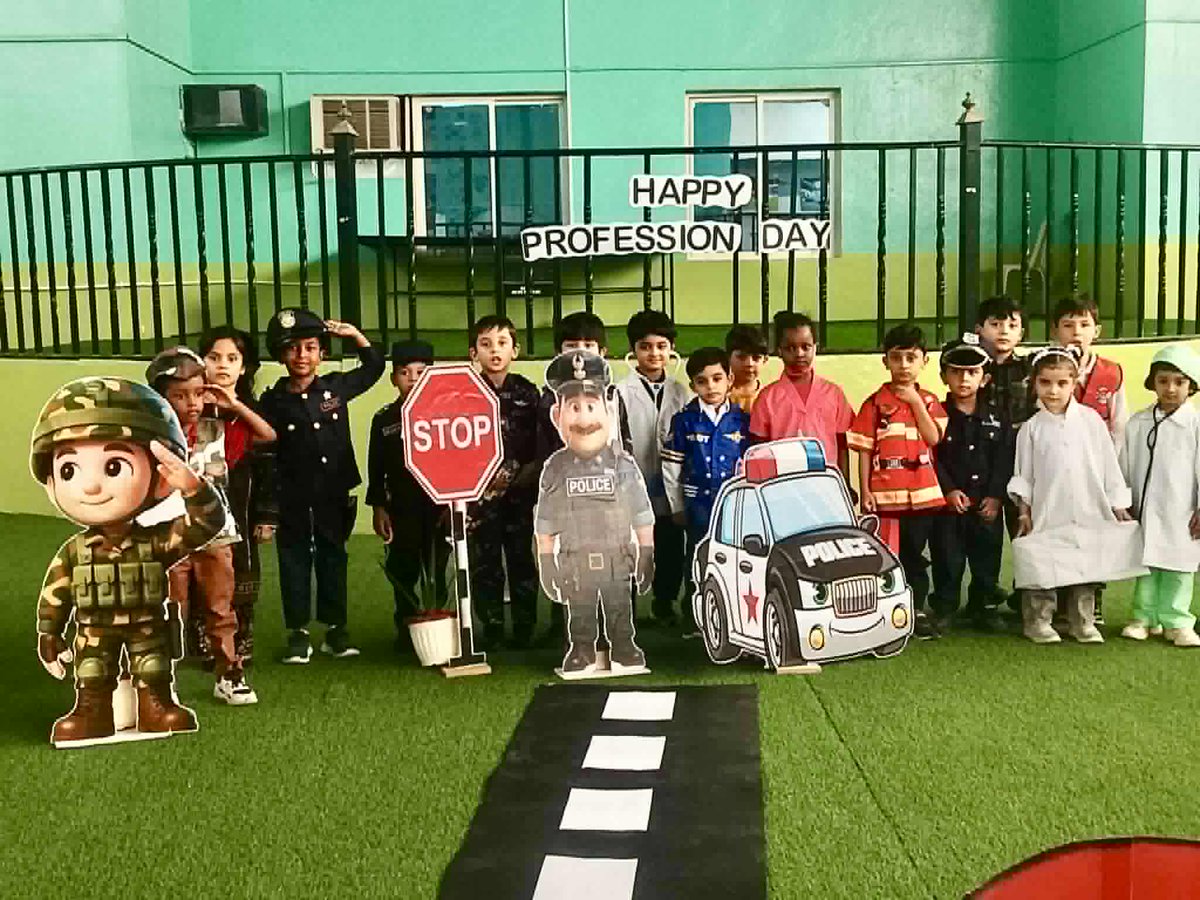 Pakshamaaschool's tweet image. The kindergarten morning class joyfully celebrated Professional Day activities with great enthusiasm. #ProfessionalDay #KindergartenCelebration #FutureLeaders #FutureDreams #KindergartenJoy