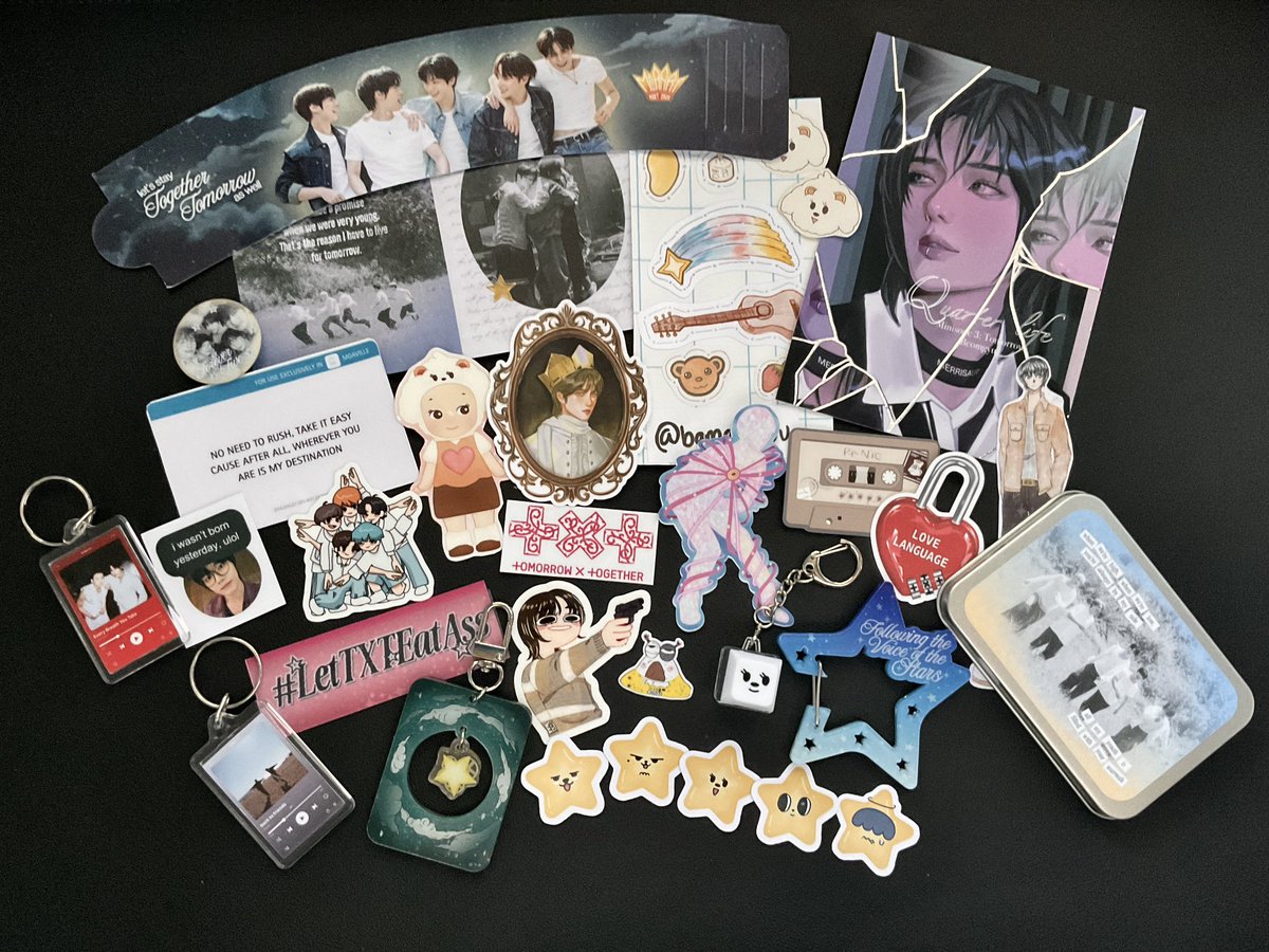 beomhyuck's tweet photo. one week since #MOAArtMart2026~
ika nga ni soobin ay,,,heol!ᵕᴗᵕ)⁾⁾

(something abt the range in beomgyu merch i got is just funny tew me lol.......) https://t.co/yF5Y87VZah