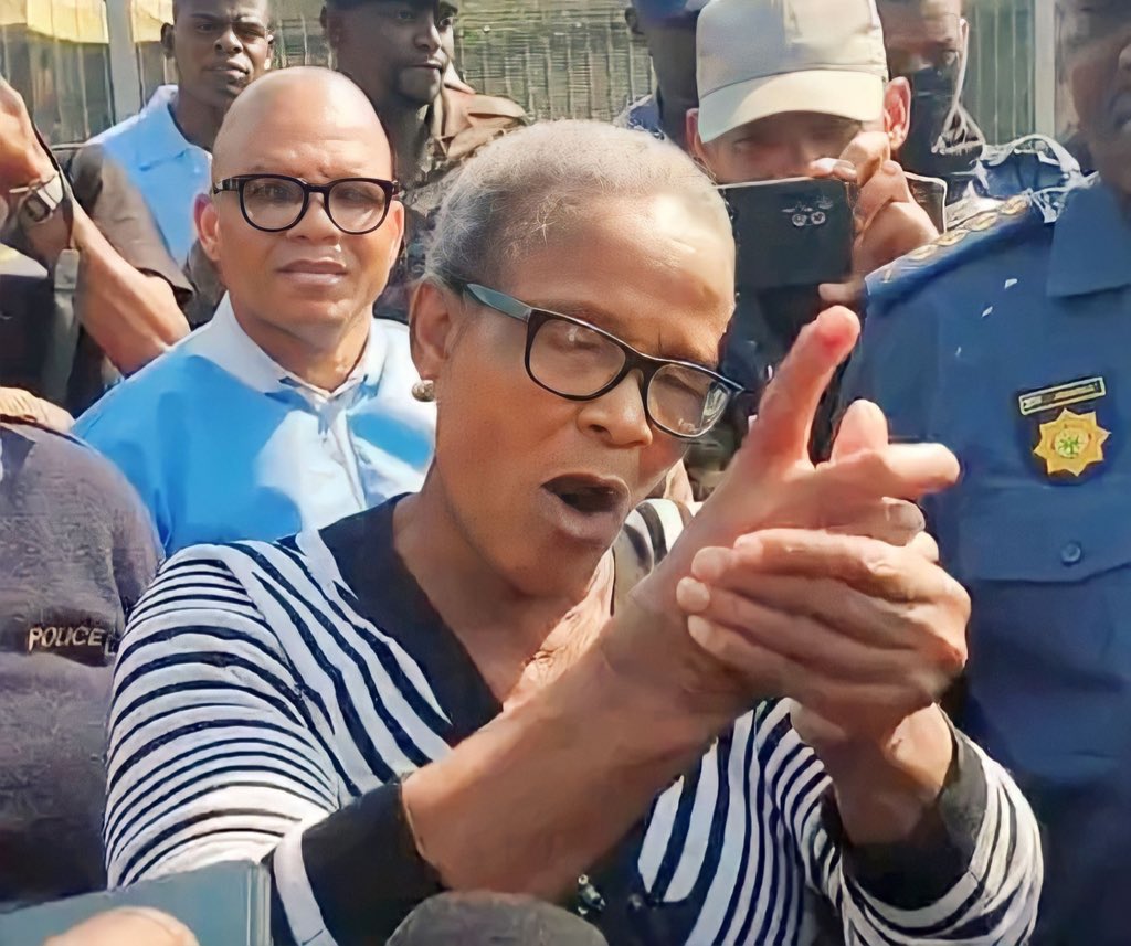 Man’s NOT Barry Roux tweet media