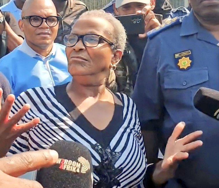 Man’s NOT Barry Roux tweet media