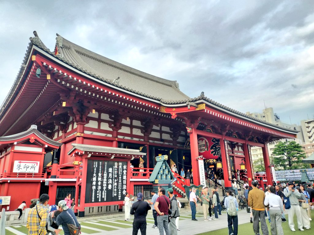 #ポッキリ劇的 折り返し！
浅草九劇、周辺には浅草寺や仲見世があり、商店街をちびっこ忍者が走り、その横をJRAから来たおじさんが通り抜け、花やしきからはフリーフォールの悲鳴が聞こえる、ものすごい立地の劇場です。
残りもなにとぞよろしくおねがいします！