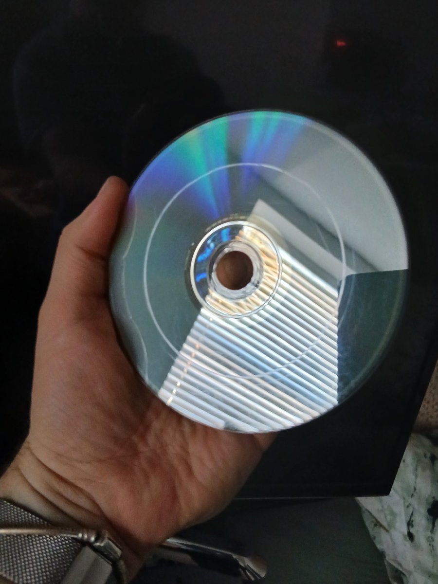 mykul70's tweet image. Last night i was having issues logging into #Skipton Bank, technical difficulties. Now this morning going to register move of address to #Royalmail and their having issues. And #xbox 360 scratched a perfect round circle into game disc damaging it. Technologies getting shittier.