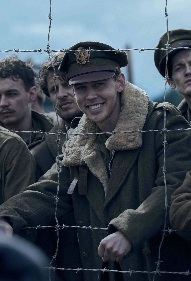 AustinsSatnin's tweet photo. 2 characters Gale and Harry 🥰🥰🔙💖 

Harry not a crush I found him an interesting character with flaws and battles something I relate to 

#Austinbutler #AnthonyBoyle #MastersOfTheAir https://t.co/wpCd1mJkrS
