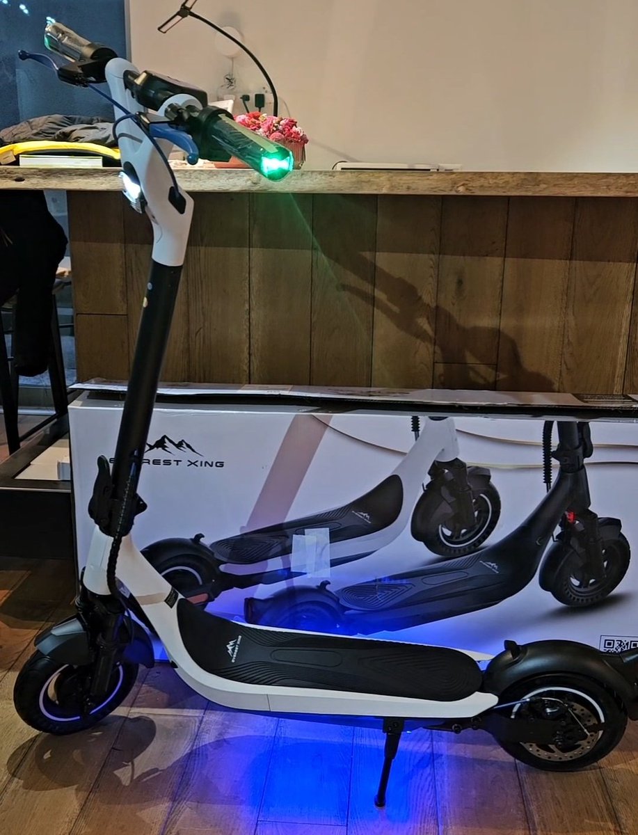 MARS007ps's tweet photo. 本日も電動キックボード『EVERESTXING EX15 Pro』のLEDカスタム仕様制作です、大好評いただいております‼️
安全面からも見た目のインパクトもUPです🎵

#電動キックボード
#特定小型原付
#明成車輌
#キックボード https://t.co/F3ToXglAR0