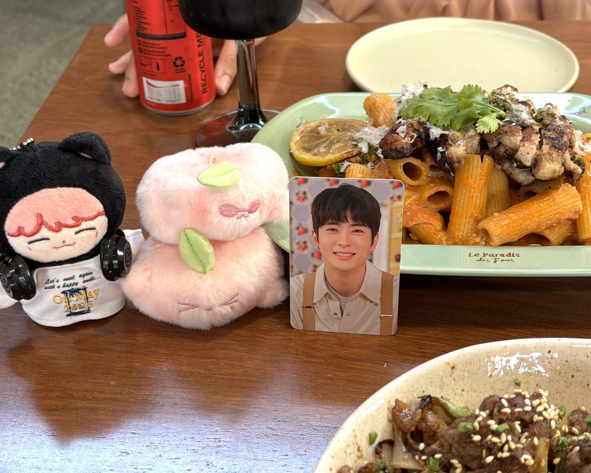 haejaeheart's tweet photo. welcome back jaehyun celebratory date! 🍑🌸 https://t.co/1GQBIn53EJ