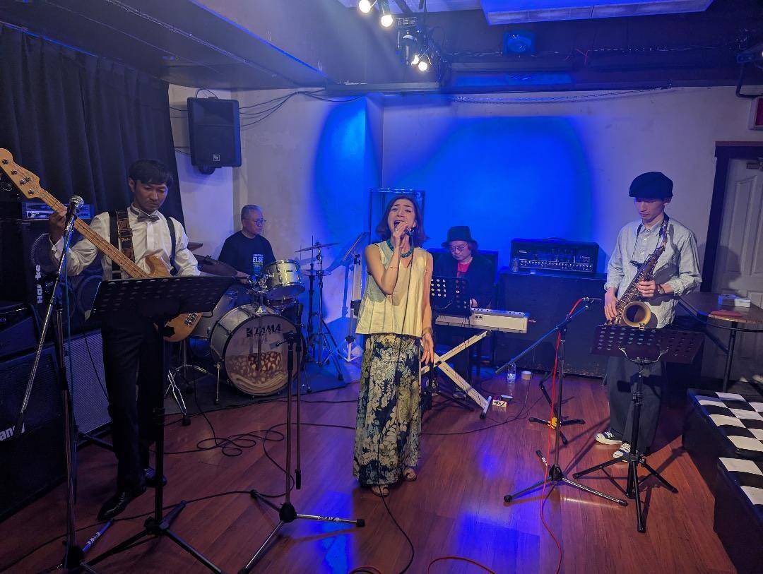 evancock40's tweet photo. 昨夜は沼津speakezにて
沼津のため息駒坂さん〜深海楽団 Live
でした。

久しぶりの駒坂さん、
相変わらずの素晴らしい歌声
素晴らしい人柄。

 Liveも緊張感で引き締まった
Playだった感じです。

お客様、スタッフの方々
ありがとうございました♪ https://t.co/mh1m5qXrld