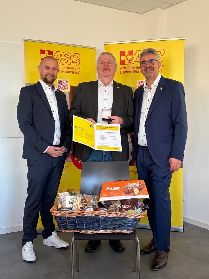 alschbpk's tweet photo. 💛❤️ Danke für das Vertrauen! Ich wurde bei der ASB-Mitgliederversammlung in Ludwigsburg zum Vorsitzenden gewählt. Es ist mir eine Ehre, diese Verantwortung zu übernehmen und gemeinsam mit dem neuen Vorstand die Zukunft des ASB aktiv zu gestalten. #ASB #Ludwigsburg #Ehrenamt https://t.co/W41ImlyG31