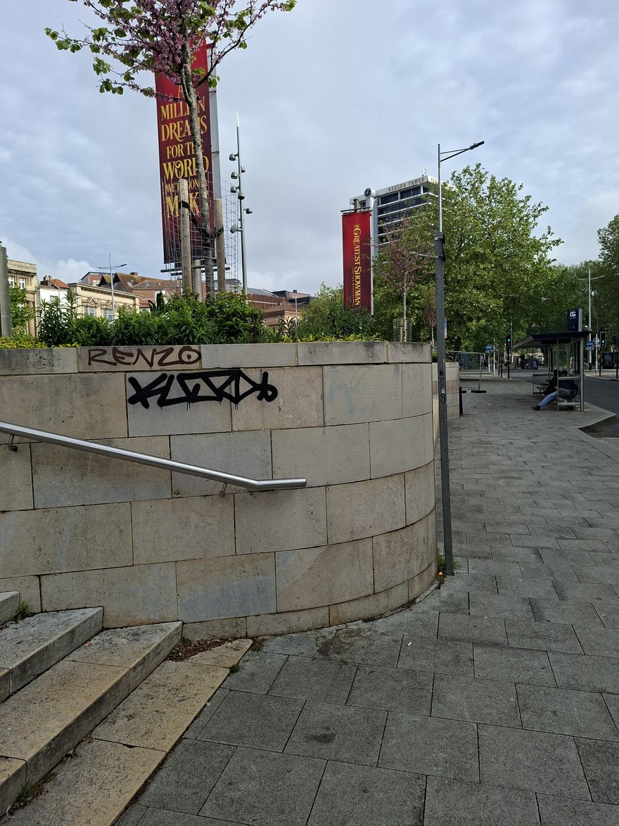 bristolbarhoppe's tweet image. WHO is this sad  lowlife Asswipe who has sprayed HUNDREDS of his crap large and small all over the area from the City centre to Bedminster, Whitchurch ,Redfield ,Hanham,Kingswood etc etc 
🤬😡
@ASPolice 
@BristolCouncil 
@BristolWaste 
#tagging
#graffiti 
#scum