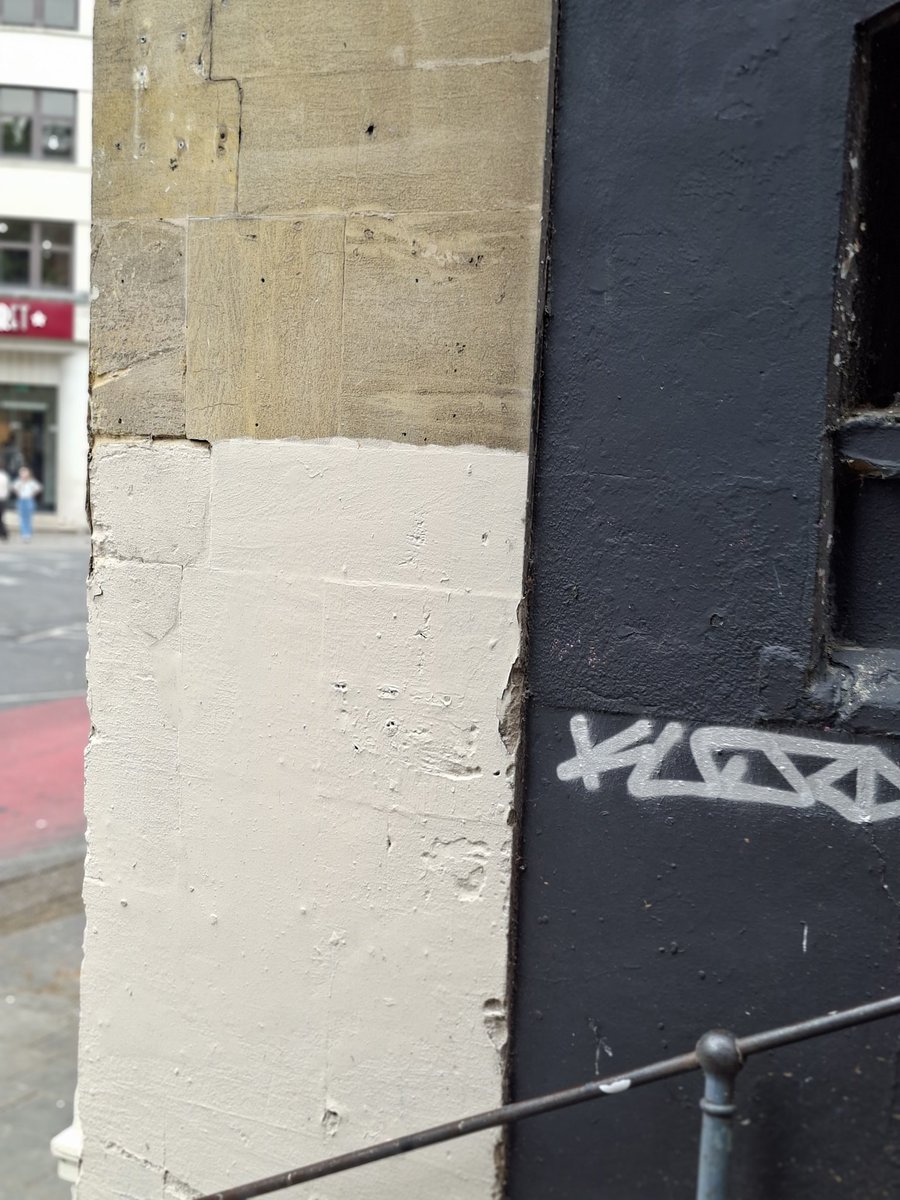 bristolbarhoppe's tweet image. WHO is this sad  lowlife Asswipe who has sprayed HUNDREDS of his crap large and small all over the area from the City centre to Bedminster, Whitchurch ,Redfield ,Hanham,Kingswood etc etc 
🤬😡
@ASPolice 
@BristolCouncil 
@BristolWaste 
#tagging
#graffiti 
#scum