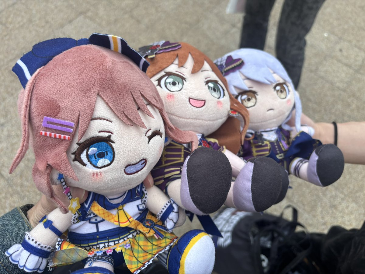 今日はPoppin'Party×Roselia 合同ライブ「DREAMS GO ON」
知り合いの割合が増えてきたので、こういう現場でお会いできて嬉しい。
まだまだ会いたい人はたくさんいたのにー
バンドリで初めて見たのがこの組み合わせ。
今日は最高に楽しむぞ！
#ポピパRoselia合同ライブ