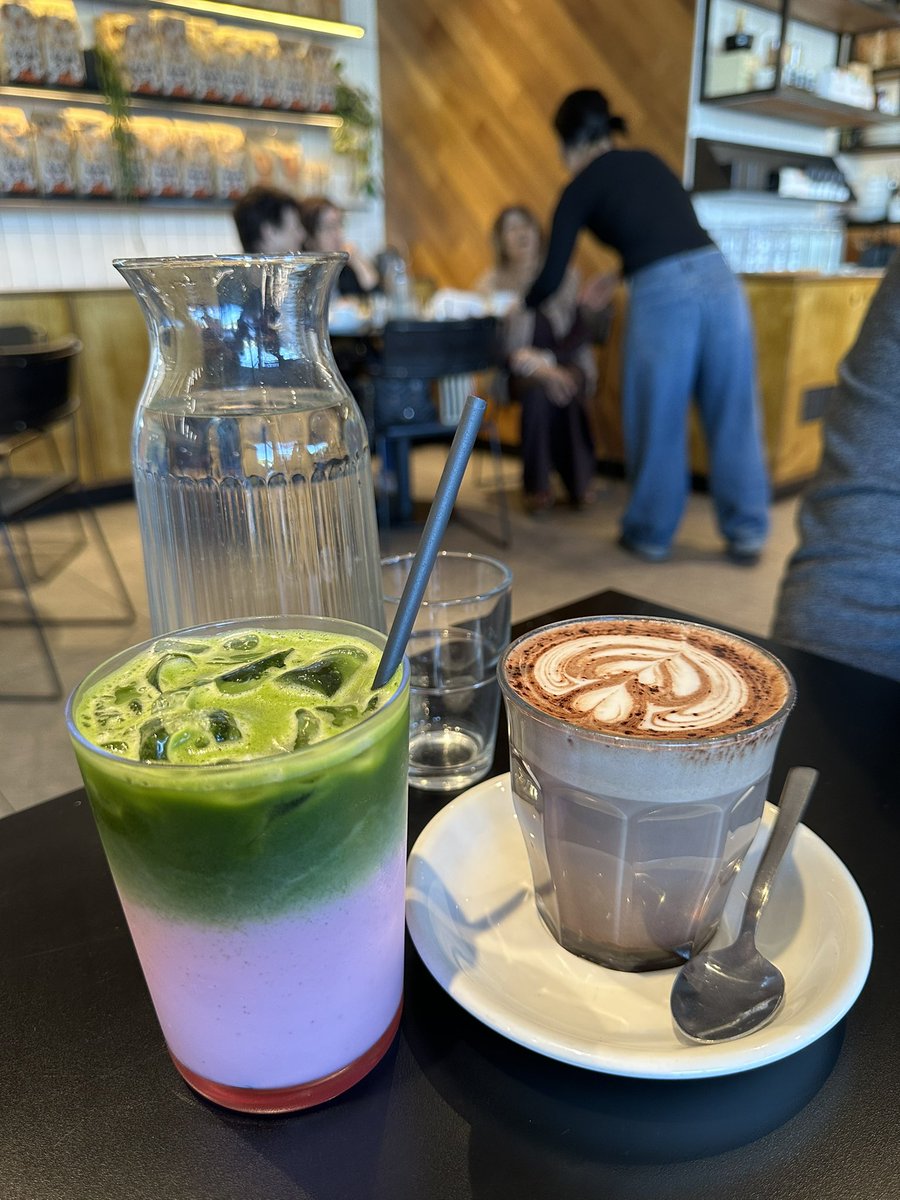 simplydaisy_co's tweet image. Breakfast with the bro 🎂✨ #Ty