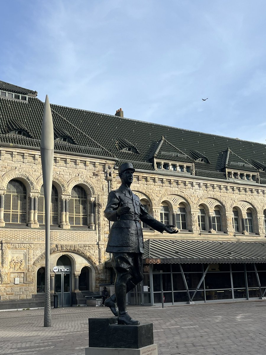 SOSO51445467's tweet photo. pas De Gaulle qui six seven à Metz https://t.co/gt11nxj387