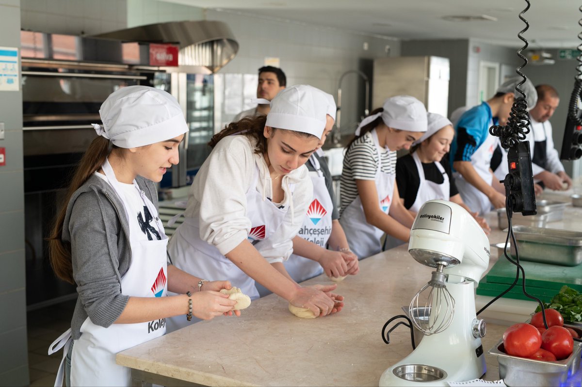 Bahçeşehir Koleji tweet media