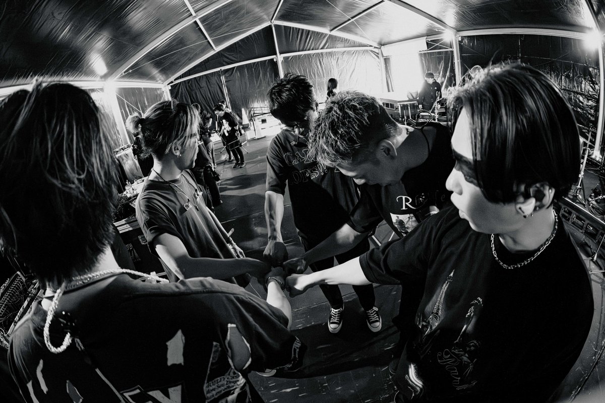 kaede33567's tweet photo. JAPAN JAM 2026

\＼

▼ Set List
https://t.co/hp8nJHQHq6

サムライハート (Some Like It Hot!!)
現状ディストラクション
アイム・ア・ビリーバー
Chase the Shine
RAGE OF DUST
Kill the Noise
オレンジ
イマジネーション

#SPYAIR #JJ2026 https://t.co/4ZtTMrJqux