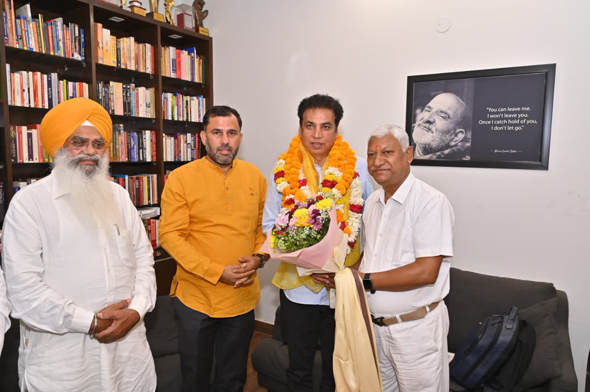 devendrayadvinc's tweet photo. आज @INCIndia पार्टी के समर्पित साथी @DeepakBhaardwaj जी के साथ पटपड़गंज जिले की त्रिलोकपुरी, कोंडली, जंगपुरा, ओखला और पटपड़गंज विधानसभा से आए वरिष्ठ नेताओं और कार्यकर्ताओं ने बतौर प्रदेश अध्यक्ष दो वर्ष का कार्यकाल पूर्ण करने पर बधाई दी।
आप सभी की शुभकामनाओं के लिए हृदय से आभार! https://t.co/0MDh20Krdq