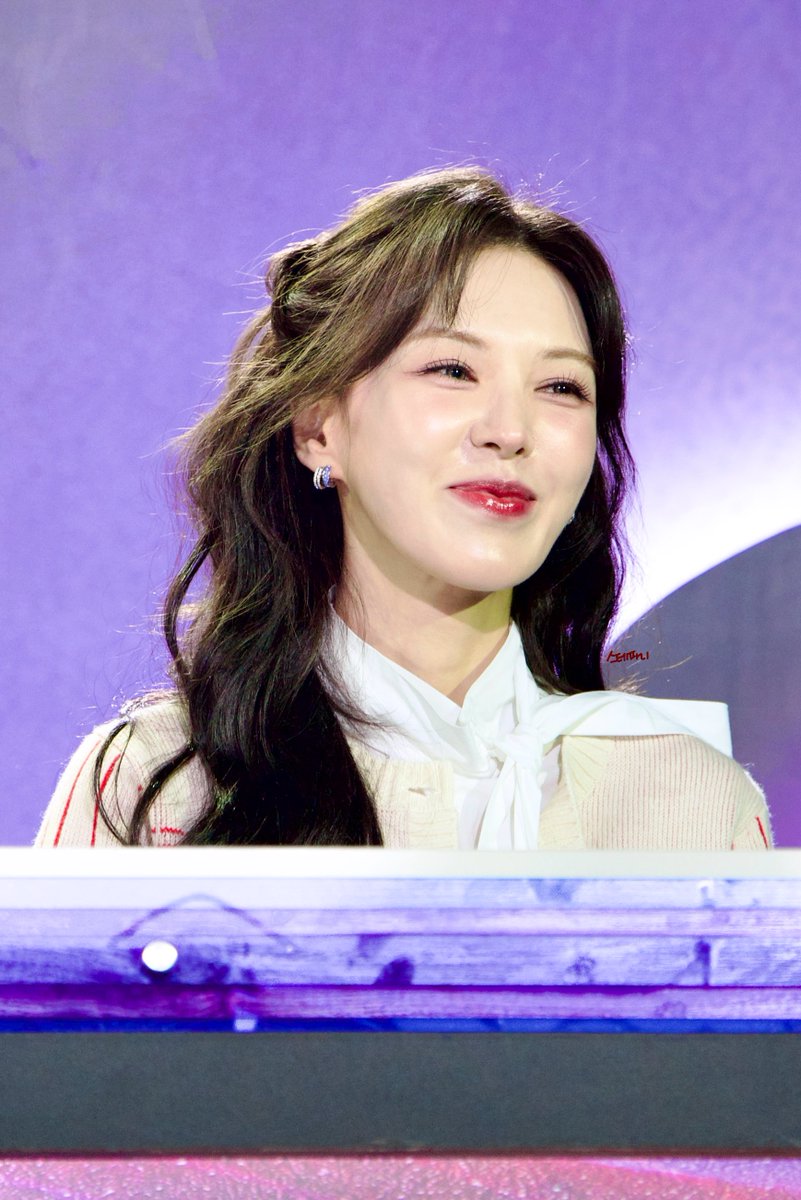 스테파니 tweet media
