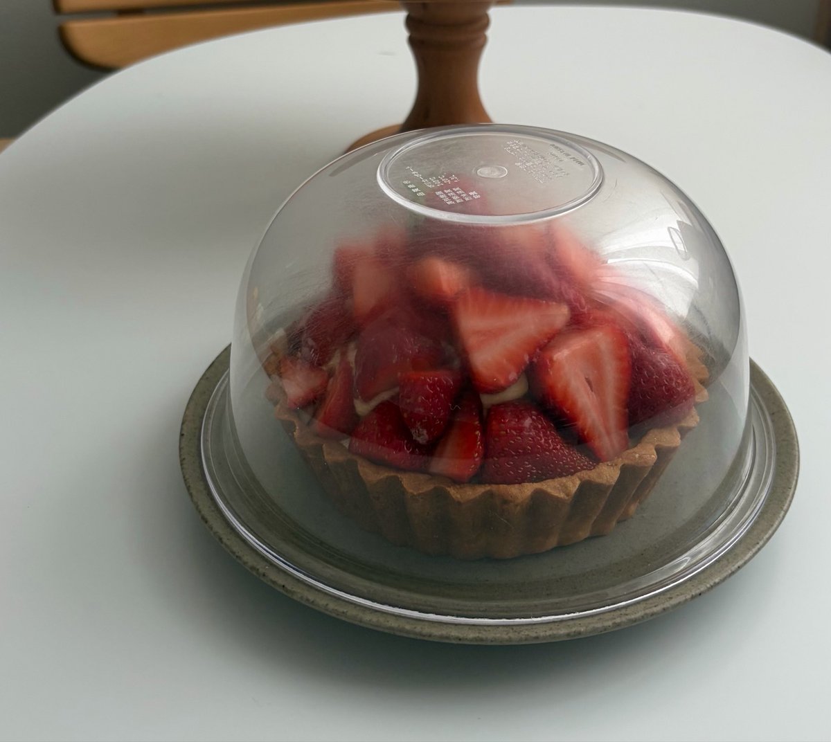 nokodiary's tweet photo. モリモリに盛られた
いちごタルト🍓✨️

ボウルをフタ代わりにすると👍🏻 https://t.co/wU4XJAgoX0