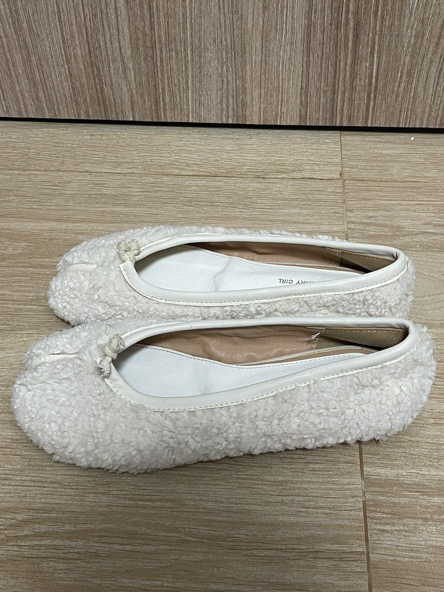berrieseare's tweet photo. ส่งต่อ
รองเท้า Tabi รองเท้ากีบหมู ไซส์ 37(23.5)
น่ารักมากค่า🤍
120 รส.

#ส่งต่อรองเท้า #ส่งต่อรองเท้ามือสอง https://t.co/XpuxngnRmm