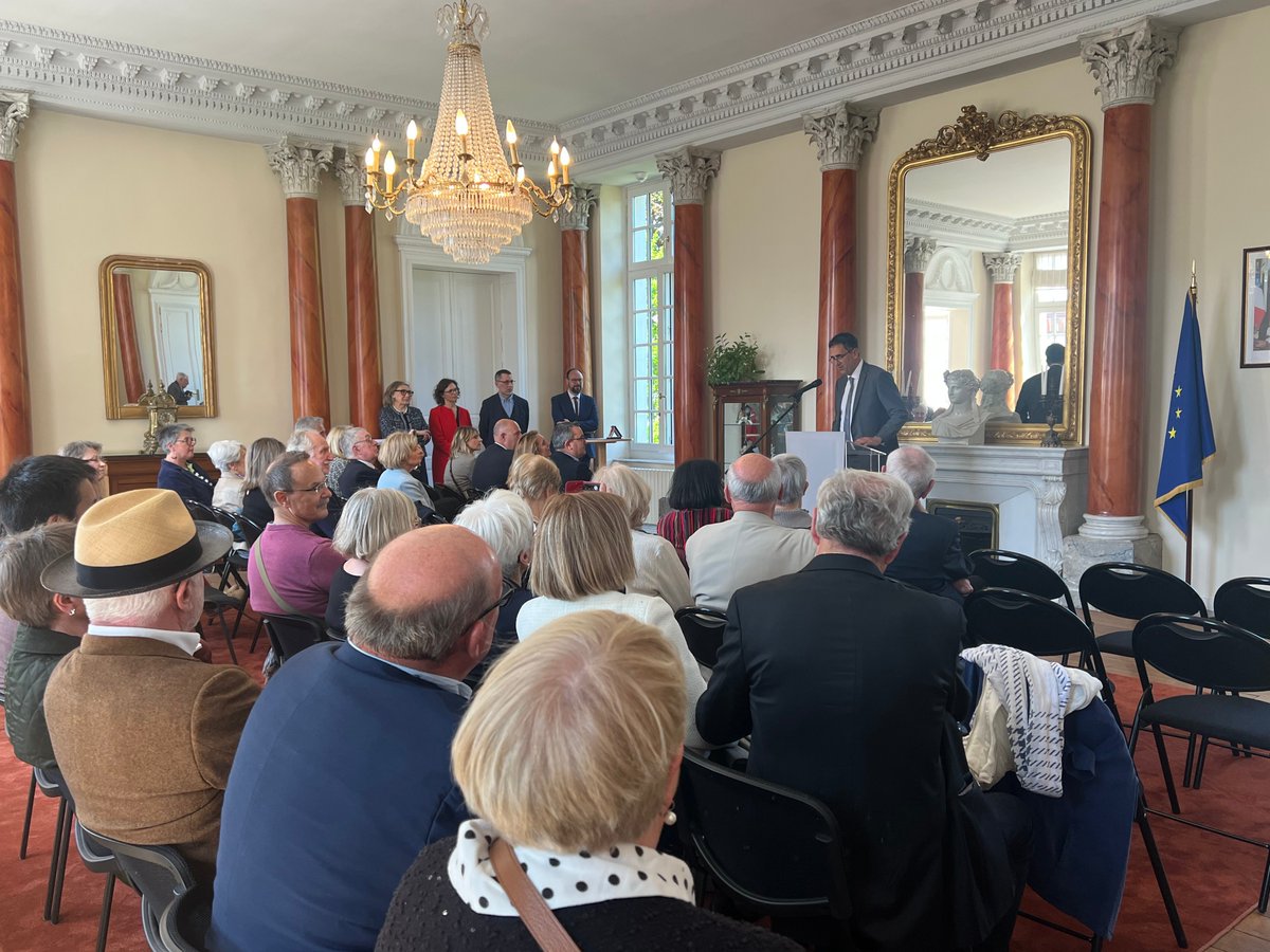 prefet59's tweet image. #Distinction #Engagement 

Stéphane Costaglioli, sous-préfet de Valenciennes, a accueilli la cérémonie de remise de médaille de la Renaissance Française à l'ensemble baroque Harmonia Sacra.

🏅 Cette médaille récompense l'engagement d'Harmonia Sacra en faveur de la promotion de